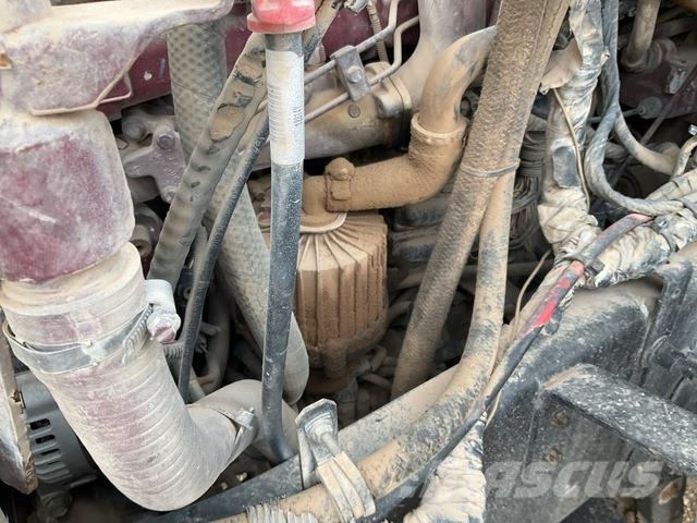 Mack GU713 شاحنات مسطحة/مفصلية الجوانب