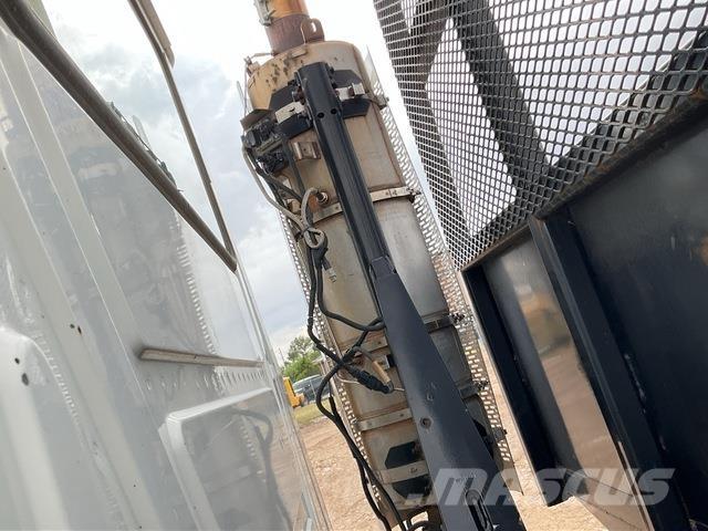 Mack GU713 شاحنات مسطحة/مفصلية الجوانب