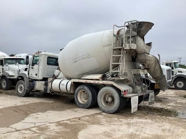Mack GU813 شاحنات أخرى
