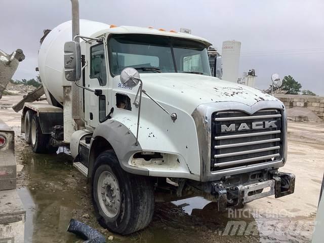 Mack GU813 شاحنات أخرى