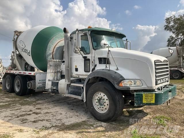 Mack GU813 شاحنات أخرى