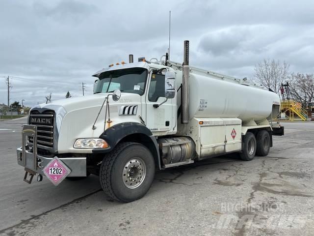 Mack GU813 شاحنات ذات صهاريج