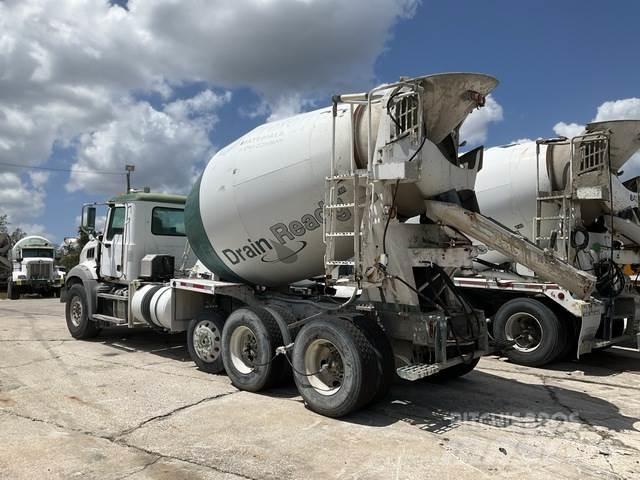 Mack GU813 شاحنات أخرى