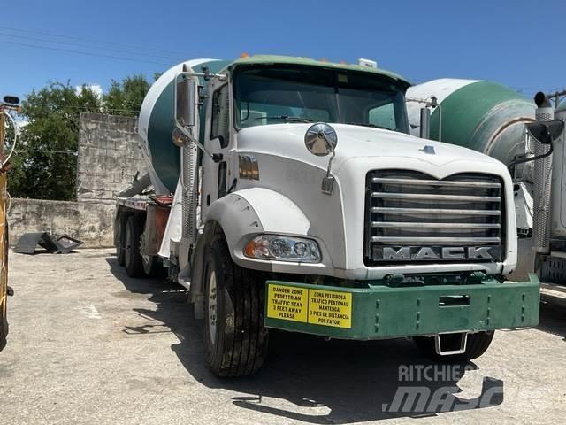 Mack GU813 شاحنات أخرى