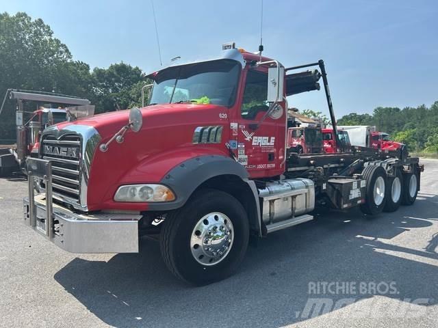 Mack GU813 شاحنات لوادر