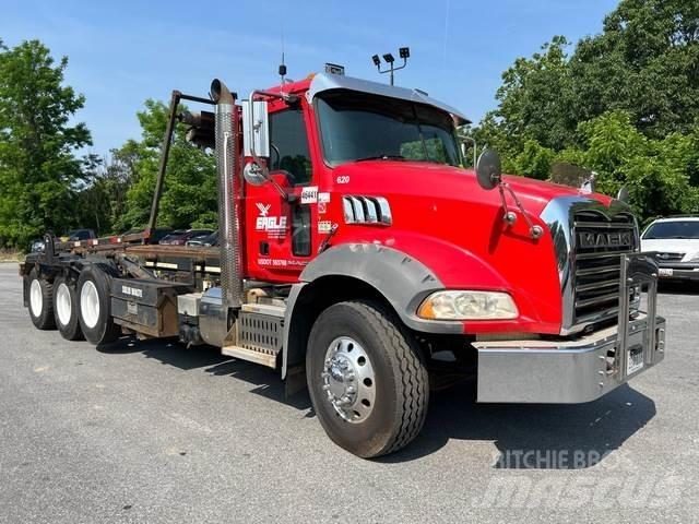 Mack GU813 شاحنات لوادر