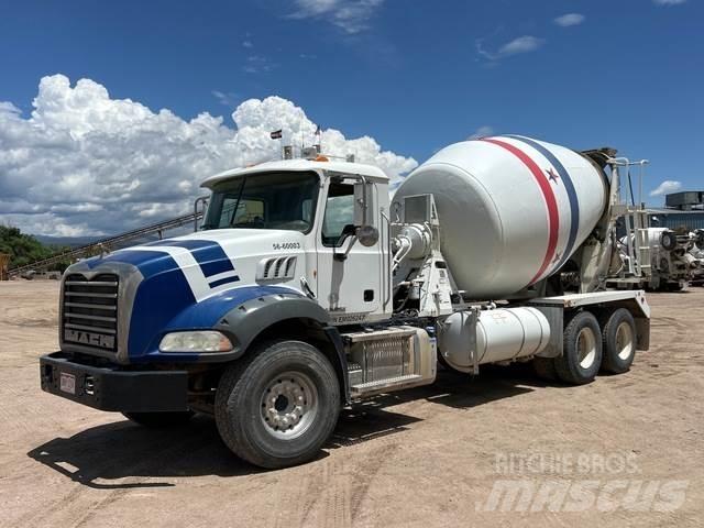 Mack GU813 شاحنات أخرى