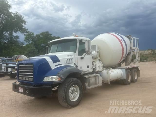 Mack GU813 شاحنات أخرى