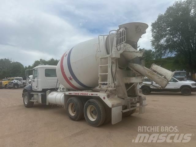 Mack GU813 شاحنات أخرى