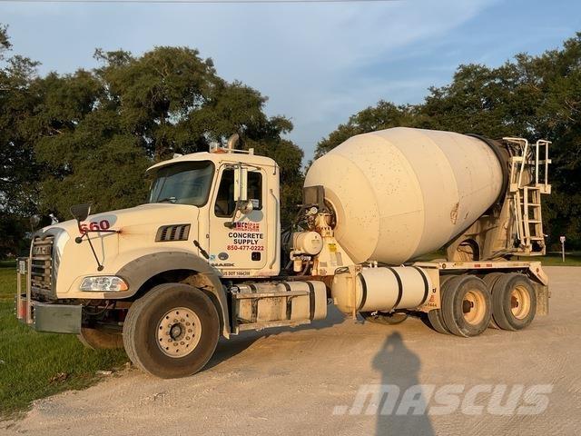 Mack GU813 شاحنات أخرى