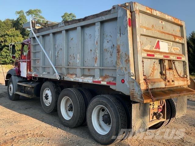 Mack GU813 شاحنات قلابة