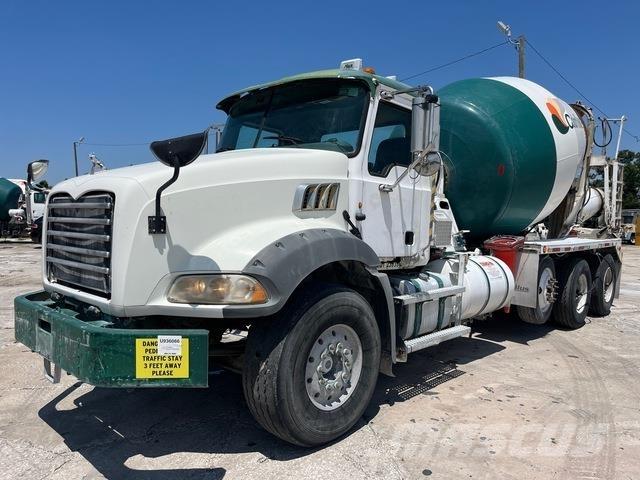 Mack GU813 شاحنات أخرى