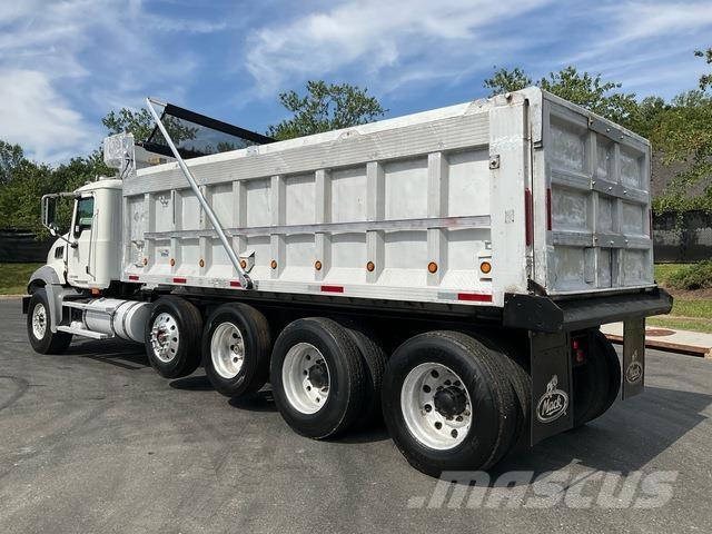 Mack GU813 شاحنات قلابة