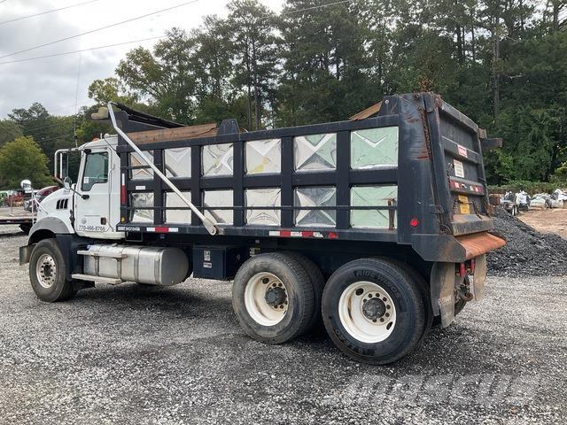 Mack GU813 شاحنات قلابة