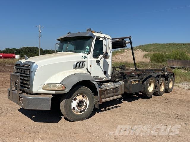 Mack GU813 شاحنات لوادر