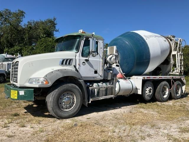 Mack GU813 شاحنات أخرى