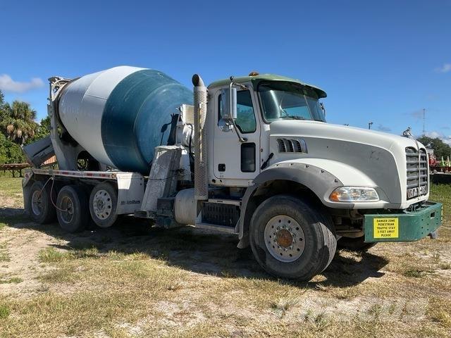 Mack GU813 شاحنات أخرى
