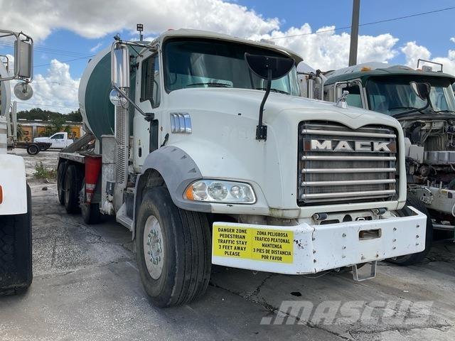 Mack GU813 شاحنات أخرى