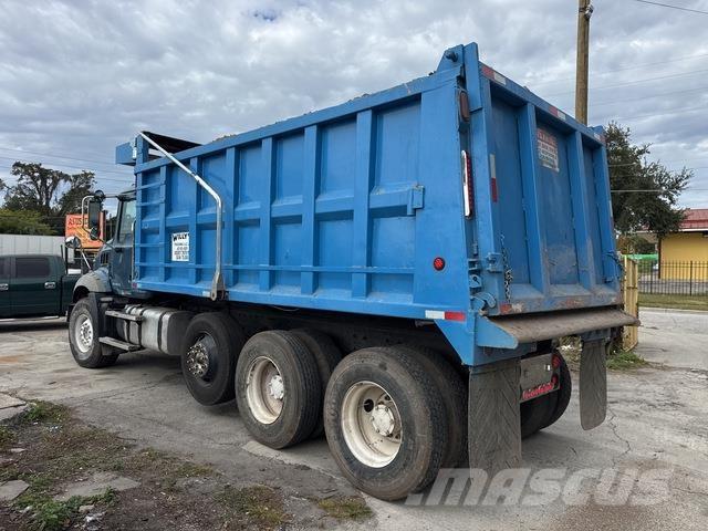 Mack GU813 شاحنات قلابة