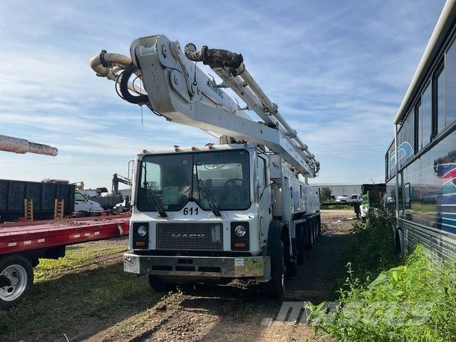 Mack MR688S مضخات خرسانة