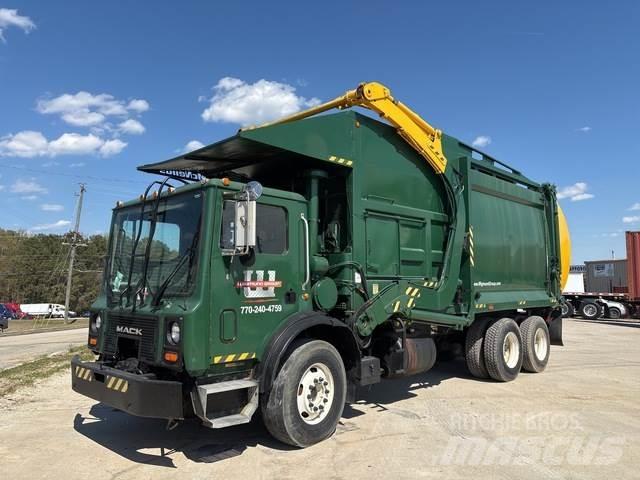 Mack MR690S شاحنات المخلفات
