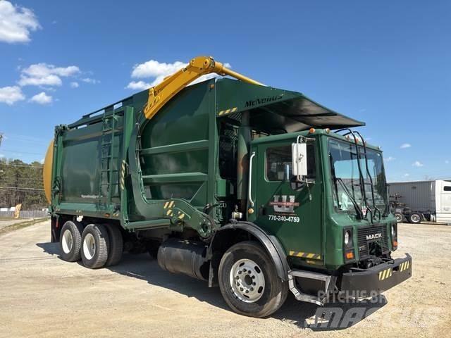 Mack MR690S شاحنات المخلفات