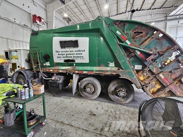 Mack MRU613 شاحنات المخلفات
