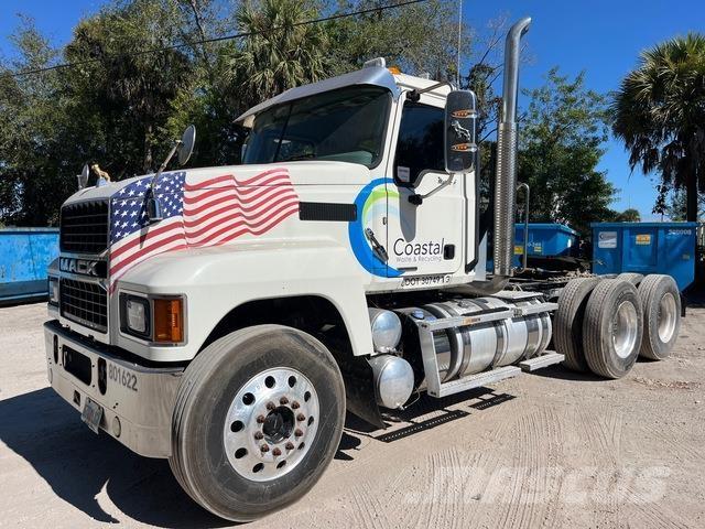 Mack Pinnacle وحدات الجر