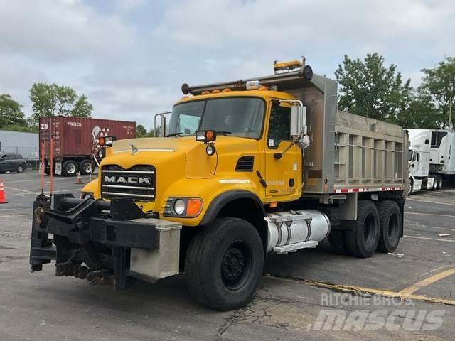 Mack PV713 شاحنات قلابة