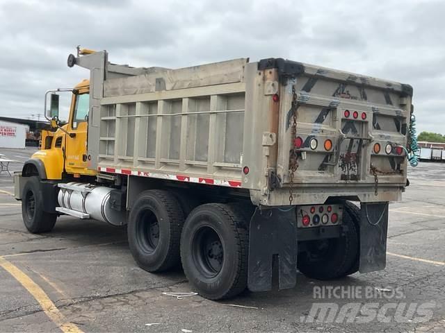 Mack PV713 شاحنات قلابة