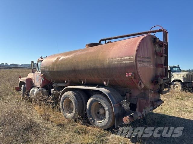 Mack R688ST صهاريج مياه