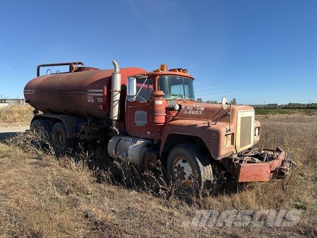 Mack R688ST صهاريج مياه