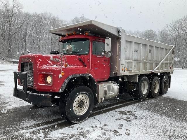 Mack RB688S شاحنات قلابة