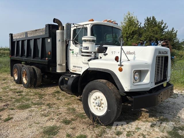 Mack RB690S شاحنات قلابة