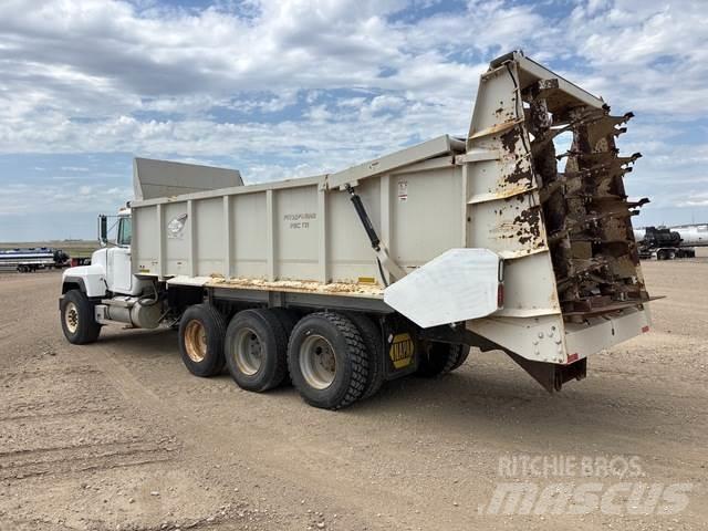 Mack RD60 حراثات ونصول الجليد