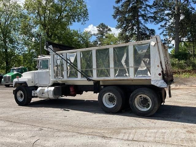 Mack RD600 شاحنات قلابة
