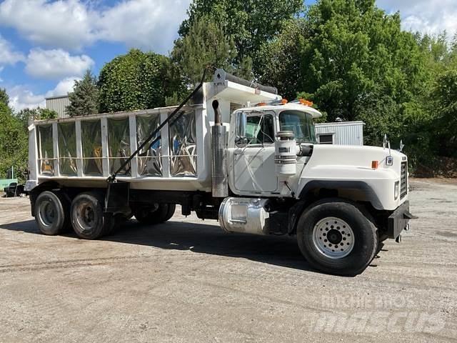 Mack RD600 شاحنات قلابة