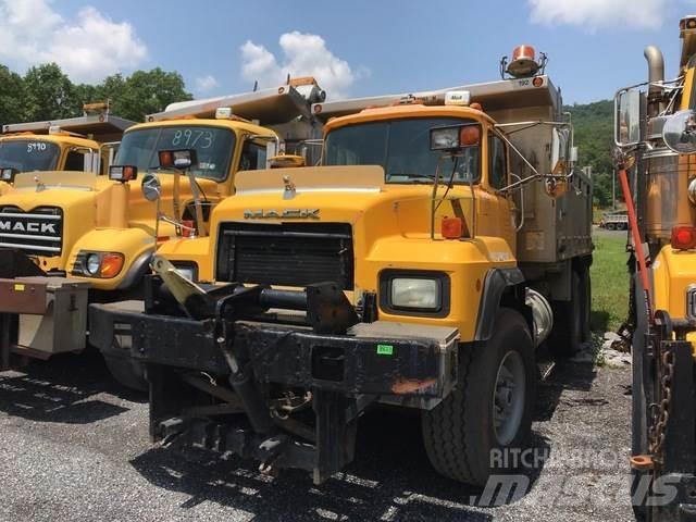 Mack RD600 حراثات ونصول الجليد