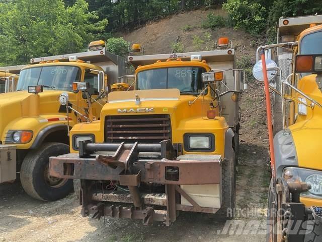 Mack RD600 حراثات ونصول الجليد
