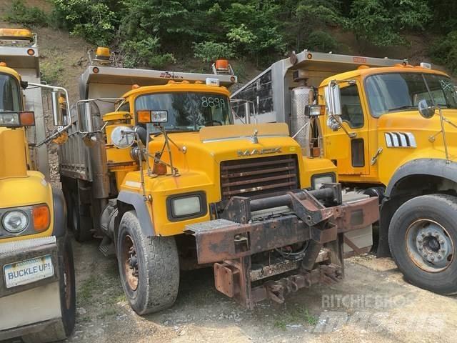 Mack RD600 حراثات ونصول الجليد