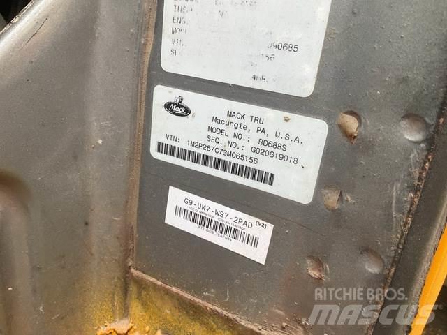 Mack RD600 حراثات ونصول الجليد