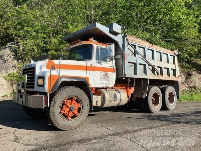 Mack RD686SX شاحنات قلابة