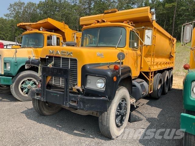 Mack RD686SX شاحنات قلابة