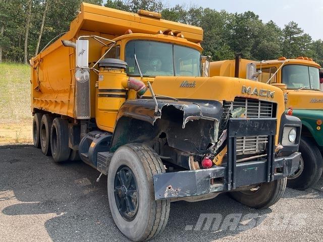 Mack RD686SX شاحنات قلابة
