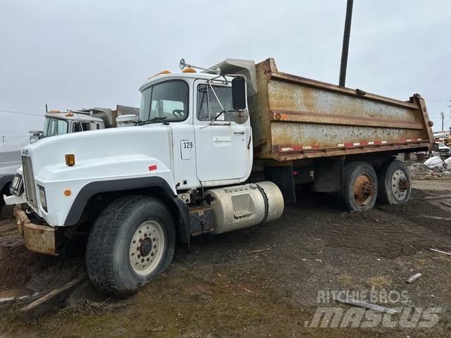 Mack RD688S شاحنات قلابة