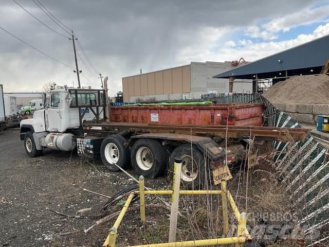 Mack RD688S شاحنات لوادر