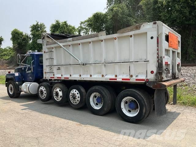 Mack RD688S شاحنات قلابة