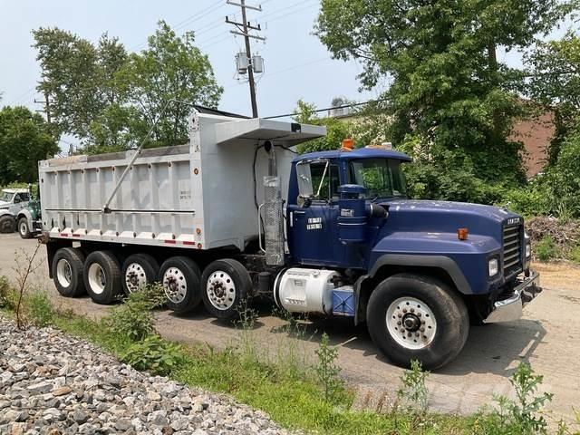 Mack RD688S شاحنات قلابة