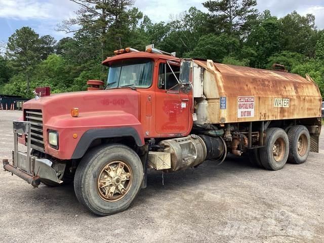 Mack RD688S صهاريج مياه