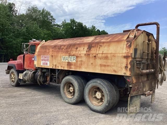 Mack RD688S صهاريج مياه
